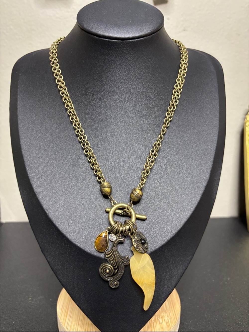 Vtg Tigers Eye Bronze Yellow Aventurine Carved Leaf Charm Toggle Necklace